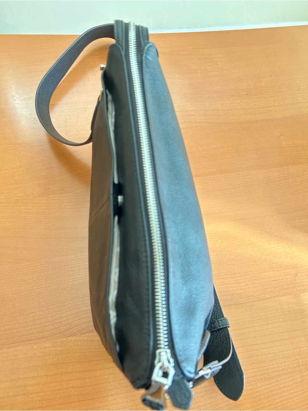 Aimee Kestenberg Large Black Leather Multi Compartment Crossbody - Picture 5 of 12